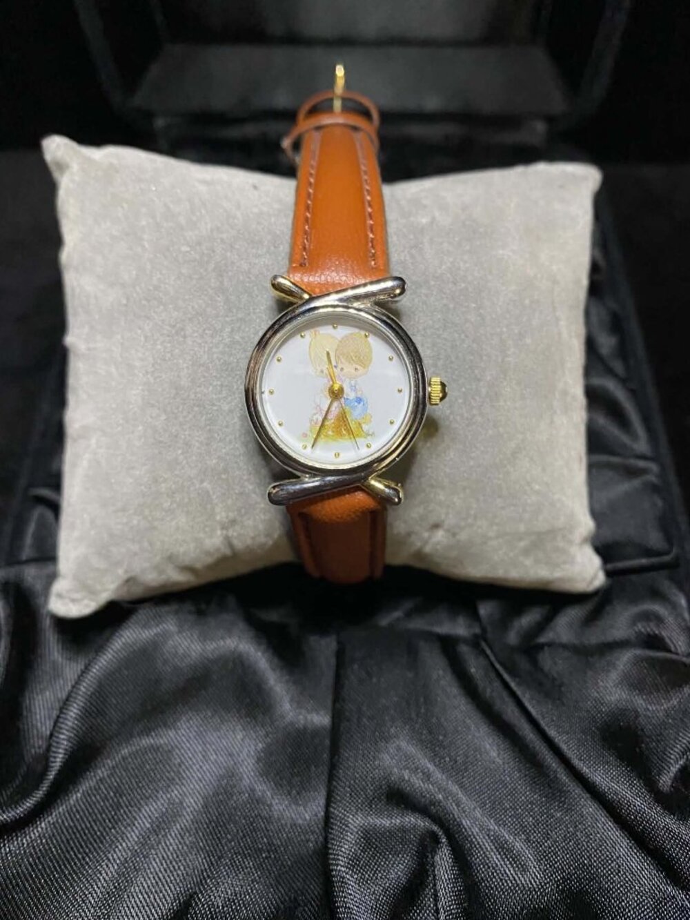 Vintage Precious MomentsValdawn Love One Another Working Watch